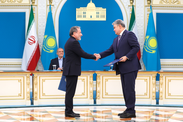 امضای 14 و تبادل 8 سند و تفاهم‌نامه همکاری دوجانبه میان ایران و قزاقستان
