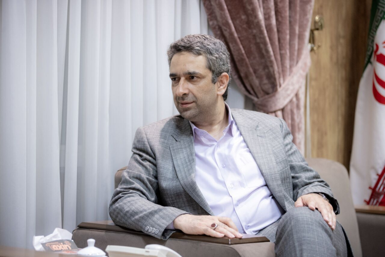 دکتر پزشکیان با تمام توان در پی بهبود شرایط اقتصادی است/ اقدام مهم حذف رانت یارانه سوداگران، انقلاب اقتصادی به نفع طبقه ضعیف جامعه است