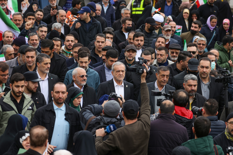 حضور دکتر پزشکیان در راهپیمایی باشکوه 22 بهمن 1404 همراه با میلیون‌ها ایرانی