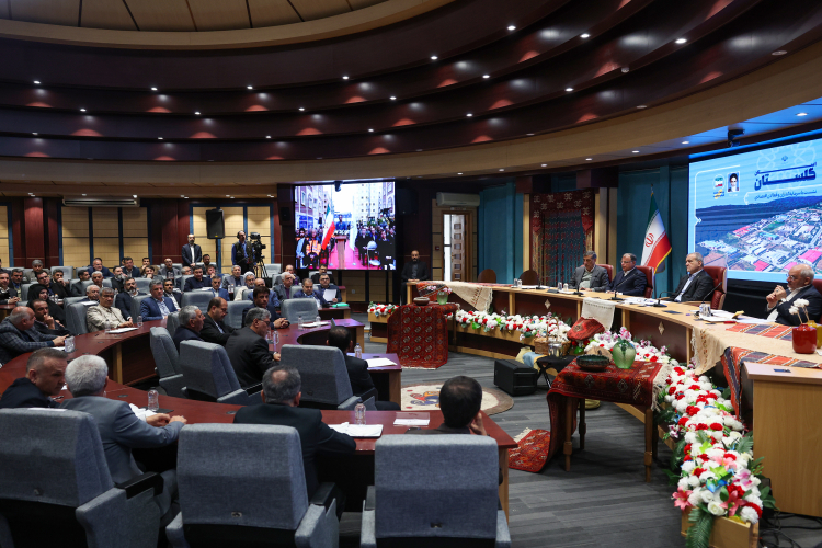 سیاست دولت حرکت به سمت توسعه گسترده انرژی‌های تجدید‌پذیر است/ هیچ وعده دروغینی به مردم نمی‌دهیم؛ هر آنچه قول می‌دهیم، قابل اجراست/ با همکاری بخش خصوصی، سرمایه‌گذاران و مردم می‌توانیم پروژه‌ها را بدون اتلاف وقت اجرا کنیم
