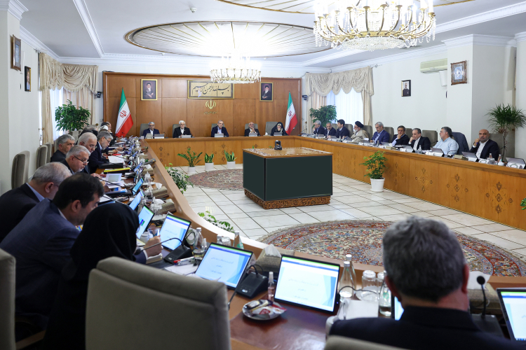 حضور هنرمندان در صحنه در فضای غبارآلود ناشی از حوادث تلخ اخیر قابل  تقدیر است/ تشدید فشارهای اقتصادی علیه کشور برای افزایش نارضایتی مردم است/ حضور حماسی مردم در راهپیمایی 22 بهمن کاری کارستان بود