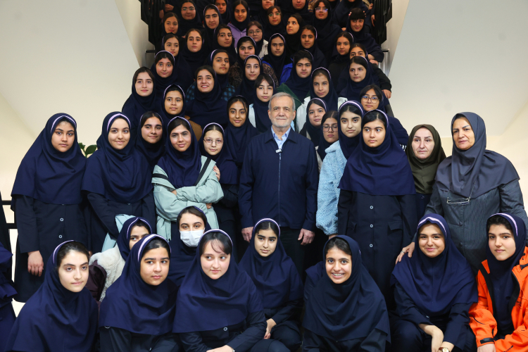 بازدید از مدرسه هوشمند فرزانگان یک شهریار
