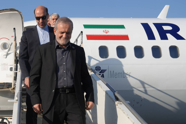 دکتر پزشکیان وارد مشهد مقدس شد 