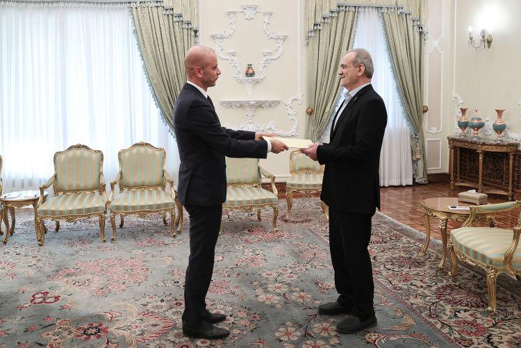 مراسم دریافت استوارنامه سفیر جدید لبنان