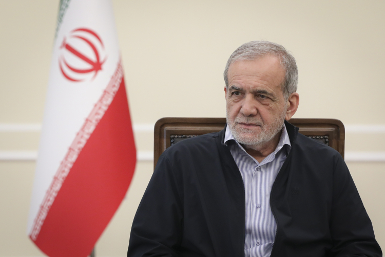 حضور حماسی و پایداری بی‌نظیر مردم در صحنه دشمنان را مایوس کرده است/خواب تسلیمِ بدون قید و شرط ایران را به گور خواهند برد/ نیروهای مسلح با عزت و قدرت از تمامیت ارضی ایران دفاع کردند/ دولت با تمام توان پای کار است؛ خود را برای شرایط جنگی آماده کرده‌ایم/قصد تجاوز به همسایگان را نداریم/ صلح و آرامش منطقه را با دیپلماسی دنبال می‌کنیم/ جریانات منطقه‌ای بازیچه دست استعمارگران و نسل‌کشان نشوند