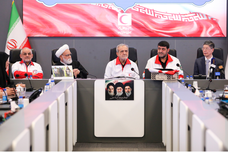 عملکرد هلال‌احمر در جنگ 40 روزه استثنایی بود/ خدمات شما جلوه‌ای از فداکاری و عشقی است که با هیچ زبانی توصیف نمی‌شود
