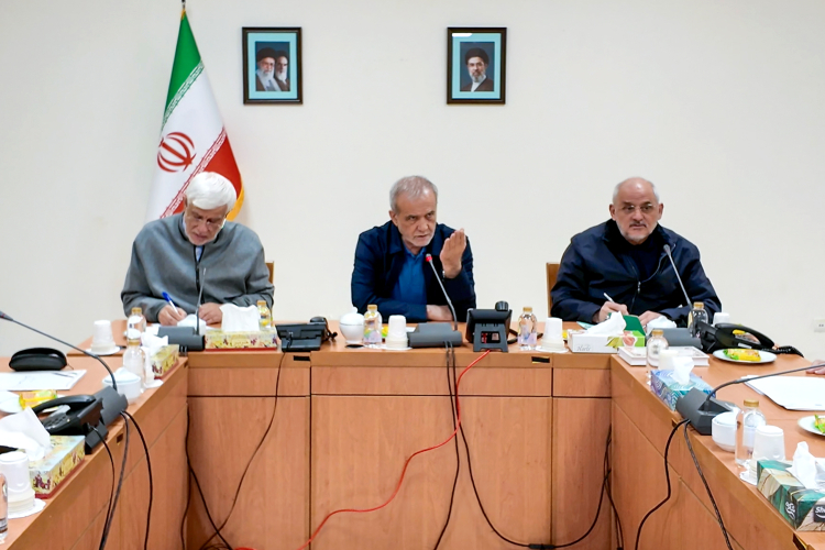 گزارش دستگاه‌های اقتصادی از اقدامات پشتیبان برای حفظ تاب‌آوری مالی و خدماتی کشور/ تأکید رئیس جمهور بر حفظ ثبات پولی، تأمین نیازهای عمومی و تداوم خدمات اقتصادی کشور
