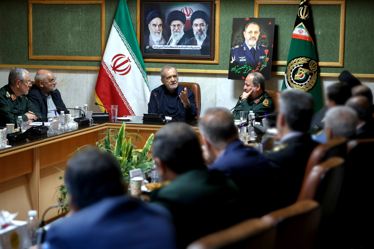 نشست با جمعی از فرماندهان و مدیران وزارت دفاع