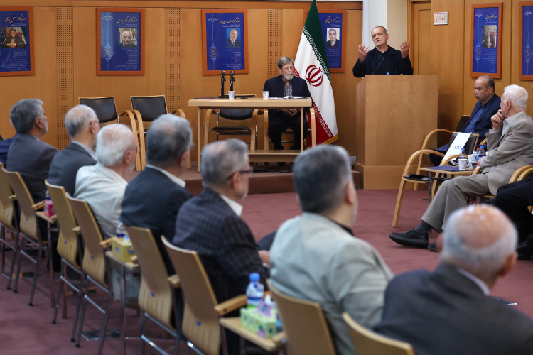 ظرفیت های گسترده دانش، تجربه و توانمندی کشور باید در خدمت پیشرفت و حل مشکلات قرار گیرد/ نقش مراکز علمی در حل مسائل کشور تعیین کننده است/باید شرایطی فراهم کنیم تا جوانان ایران در عرصه های مختلف در زمره بهترین‌های جهان قرار گیرند
