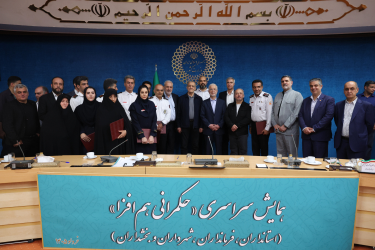 پیروزی دیپلماتیک اخیر، سند افتخار ملت ایران در برابر زورگویان جهان است/ تیم مذاکره‌کننده به هیچ‌وجه از چارچوب‌ها و سیاست‌های تعیین‌شده از سوی رهبری عدول نخواهد کرد/ سرمایه اجتماعی و همراهی مردم بزرگ‌ترین پشتوانه امنیت و پیشرفت کشور است/ هرچه انسجام داخلی بیشتر باشد، قدرت دفاع از حقوق ملت در مذاکرات افزایش می‌یابد
