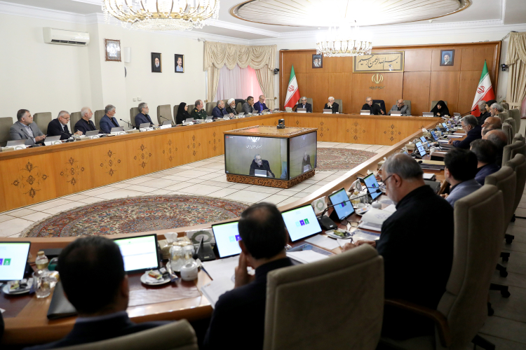 امروز هماهنگی و همدلی میان تمام بخش‌ها و ارکان کشور استثنایی و بی‌نظیر است/ تقویت معیشت مردم و امنیت اقتصادی کشور مهم‌ترین اولویت پیش روی دولت است/ اگر پیروزی میدان در دیپلماسی تثبیت شود، افتخار آن برای تمام ملت ایران و رهبری عالی‌قدر خواهد بود


