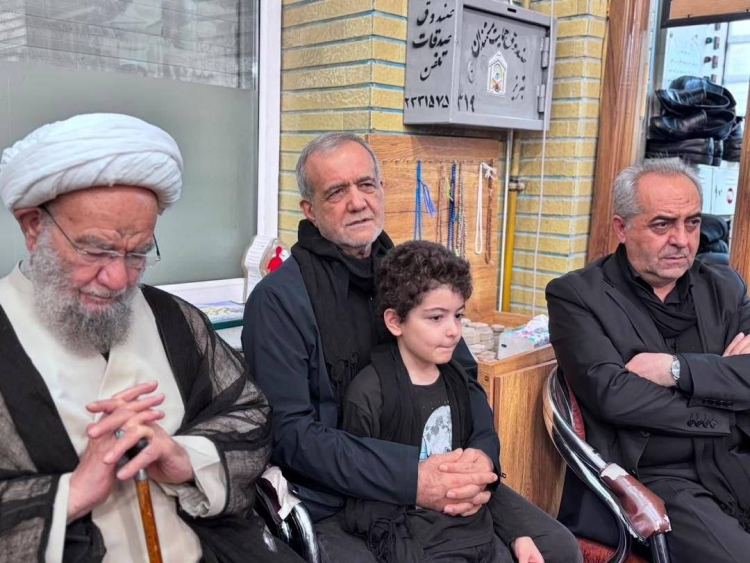 حضور دکتر پزشکیان در جمع عزاداران عاشورای حسینی در تبریز
