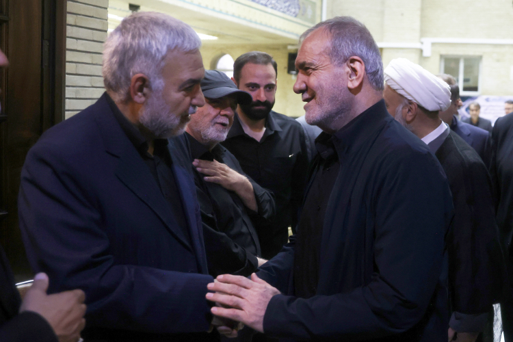 حضور دکتر پزشکیان در مراسم ختم پدر دکتر محمدباقر ذوالقدر
