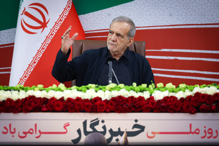 دکتر پزشکیان: بهترین زمان برای دستیابی به توافق، شرایط کنونی است/ در مسیر صلح، از حقوق ملت ایران کوتاه نمی‌آییم/ توسعه مناسبات اقتصادی با کشورهای منطقه و سازمان‌های منطقه‌ای، راهبرد دولت برای مقابله با تحریم‌ها/ اتکای اصلی دولت به ظرفیت داخلی و مردم است/ اداره کشور باید بر مبنای شایسته‌سالاری، مأموریت‌محوری و ارزیابی عملکرد باشد