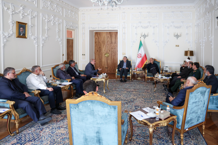 ایجاد مراکز تحقیقاتی باید براساس عملکرد و مأموریت‌ها باشد/ در همراه‌سازی نهادها با مردم از نگاه سیاسی و حزبی پرهیز شود/ اقشار آسیب‌پذیر اولویت نخست مسئولان حوزه سلامت هستند
