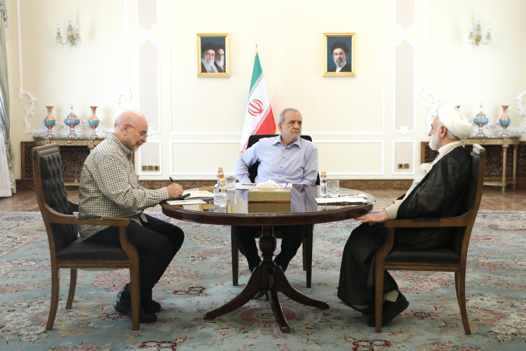 جلسه سران قوا به میزبانی دکتر پزشکیان برگزار شد
