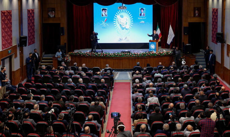 دانش‌آموزان مهم‌ترین ثروت و سرمایه اجتماعی کشور هستند/ به فرزندان ایران مسئولیت‌پذیری و خدمت به کشور را بیاموزید/ با ایجاد تغییر در نگرش‌ها می‌توانیم مشکلات و کاستی‌ها را به‌درستی مدیریت کنیم
