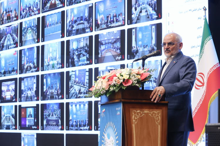 دکتر پزشکیان ارتقای آموزش را مهم‌ترین اولویت برای آینده کشور می‌داند/ اجرای وظایف آموزشی مثل ساخت مدرسه نباید بر هدف آموزش که تربیت نسل آینده است، اولویت یابد/ تاکید دکتر پزشکیان بر تقویت بیش از پیش شبکه شاد
