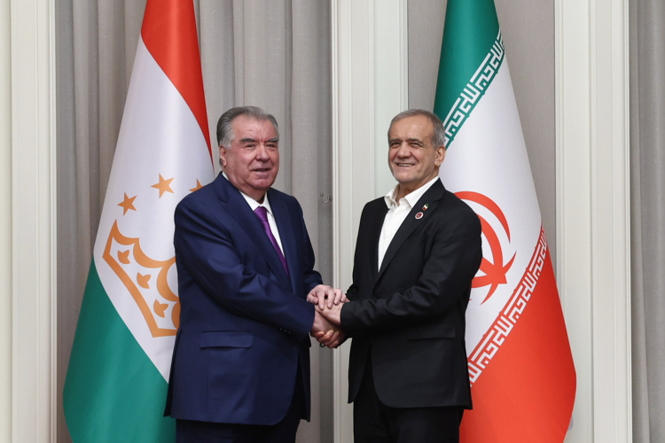 دکتر پزشکیان: روابط ایران و تاجیکستان فراتر از مناسبات متعارف دیپلماتیک است/ اجرای دقیق و جدی توافقات و تفاهمنامه‌های میان دو کشور را با جدیت پیگیری خواهیم کرد /  امامعلی رحمان:  ملت ایران با خرد و حکمت بر چالش‌های پیش‌رو غلبه خواهد کرد
