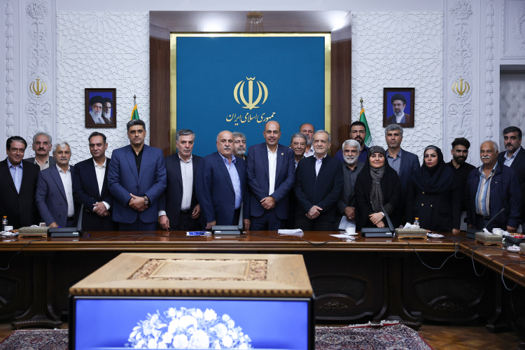 عملکرد رانندگان در جنگ 40روزه جلوه‌ای از تعهد و مسئولیت‌پذیری ملی بود/ تدوین سازوکار واگذاری تأمین اقلام مصرفی و نیازهای ناوگان به انجمن‌های صنفی در دستور کار دولت
