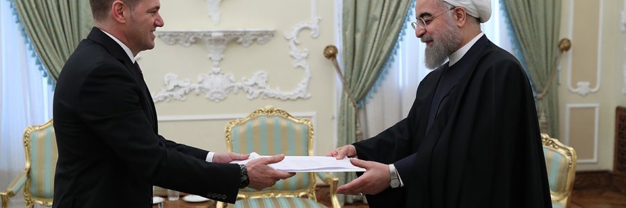 تقدیم استوارنامه سفیر اکردیته آلبانی