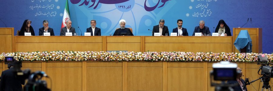 در اجلاس ملی گزارش پیشرفت ها و راهکارهای رفع موانع تحقق حقوق شهروندی : 
انقلاب کردیم که رعیت نباشیم، شهروند باشیم و هیچ کس بالاتر از قانون نباشد/ حقوق شهروندی یعنی همه طبق قانون عمل کنیم
