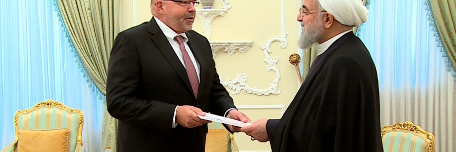 تقدیم استوارنامه سفیر لتونی