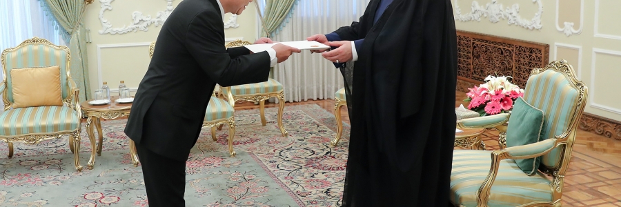 تقدیم استوارنامه سفیر ویتنام