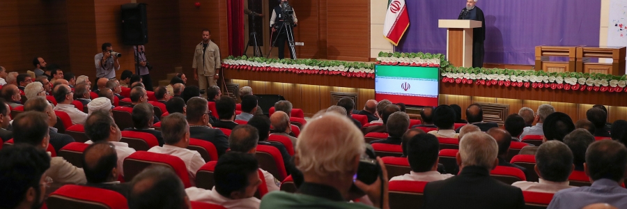 در مراسم افتتاح طرحهای بزرگ پتروشیمی مرجان ، دماوند و پردیس :
دشمنان مشکلاتی بر مردم تحمیل می کنند، اما محال است بر ایران و ایرانیان مسلط شوند
