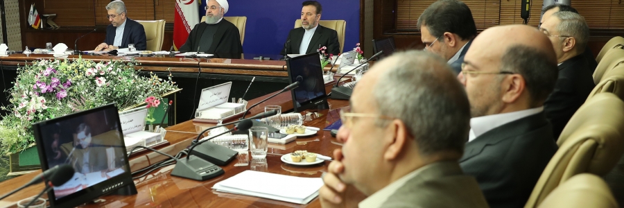 در جمع وزیر ، معاونان و مدیران وزارت نیرو  :
اقدام وزارت نیرو برای تراز نمودن تولید و مصرف برق بسیار ارزنده است/ احتمال مشکل در تامین آب و برق سال ۹۷ با اقدامات بهنگام وزارت نیرو برطرف شد
