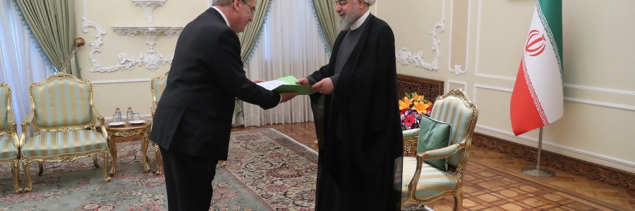 تقدیم استوارنامه سفیر فرانسه