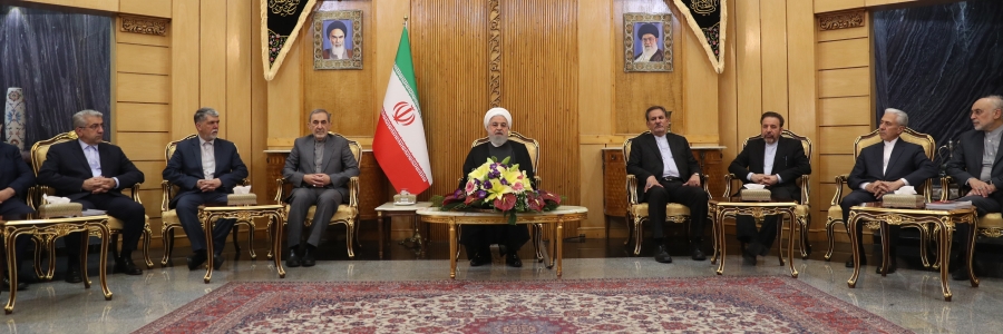ان الأمیرکیین روّجوا بانهم مستعدون للمحادثات و کافة المشاکل ترجع الی عناد و لجاج الطرف الایرانی/ أظهرنا بالأدلة اننا لسنا معرقلین لمسار الحوار و نستعد للمفاوضات لکن لانرید الحوار فی ظروف الحظر و الضغوط/ رددنا علی ایجاد الشبهات من جانب الولایات المتحدة الأمیرکیة و السعودیة بشأن الهجوم علی آرامکو/ من أهداف الولایات المتحدة الأمیرکیة هی المحاولة لانعزال ایران لکن مکان اسکان الوفد الایرانی فی نیویورك من أکثر المراکز الدبلوماسیة ترددا هذا العام/ مکانة ایران فی اجتماع الجمعیة العامة و هذه الترددات الدبلوماسیة واضحة تماما