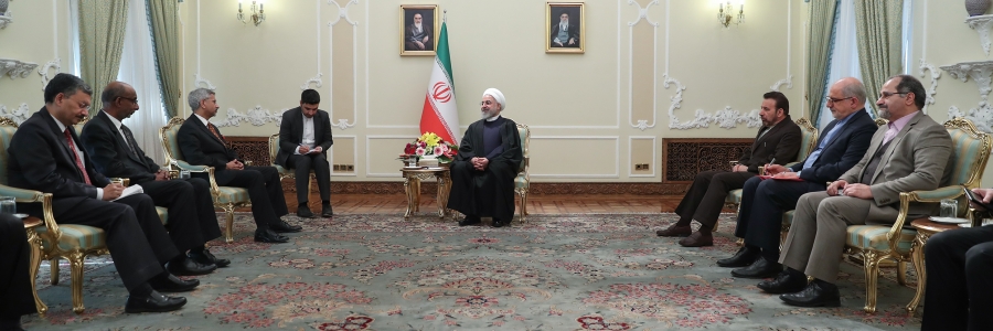 تضطر الولایات المتحدة الأمیرکیة ان تتخلی عن سیاسة الضغط الأقصی بالنسبة لایران قبل الانتخابات الرئاسیة/ ملتقی اللجنة المشترکة للتعاون الثنائی بین ایران و الهند یسبب الحراك فی مسار تنمیة المناسبات الشاملة بین البلدین/ تتابع ایران خفض التوتر و ارساء الأمن و الاستقرار المستدام فی المنطقة علی وجه الخصوص الخلیج الفارسی و بحر عمان/ استکمال مشروع سکك الحدید بین جابهار و زاهدان سبب لتزاید الشراکة التجاریة علی الصعید الاقلیمی