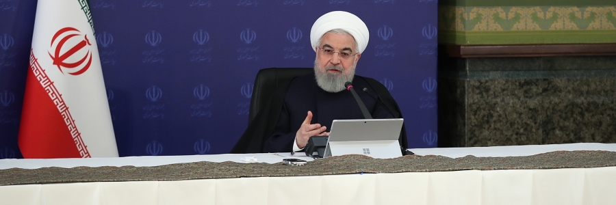 مورد دیگری که مردم ما باید بدانند و بسیار مهم است برای بعد از 20 فروردین چه پروتکلی باید اجرا شود. امروز تصویب کردیم یعنی قبلاً مصوب کردیم که این محدودیت‌های سختگیرانه تا 15 باشد و امروز همه به این نتیجه رسیدیم این را تأیید کنیم تا 20 فروردین ادامه دهیم اگر چه هنوز آمار و ارقام و تحلیل دست ما نرسیده و بنا شد این آمار و ارقام و تحلیل وزارت بهداشت تا 14 فروردین به ما دهد. اما در عین حال تا 20 فروردین تمدید کردیم اما اینکه بعد از 20 فروردین چگونه باشد هر کار و بخشی، بنا شد وزارت بهداشت و درمان و هم وزارت کشور ظرف امروز و فردا آماده کنند و هر زمانی آماده شد جلسه را بگذاریم.

به هر ترتیب صبح یکشنبه جلسه داریم ولی اگر زودتر هم آماده شد می‌توانیم اطلاع دهیم و جلسه را زودتر بگذاریم چون مهم است هم برای صدا و سیما و هم برای مردم مهم است، هم برای آموزش و پرورش، آموزش عالی، والدین و جوان‌های عزیز مهم است که چه جوری و کی سرکار بروند، ان‌شاء الله بتوانیم اوایل هفته آینده شنبه و یکشنبه مشخص و اعلام کنیم و بر مبنای آن ادامه پیدا کند و اجرا شود.