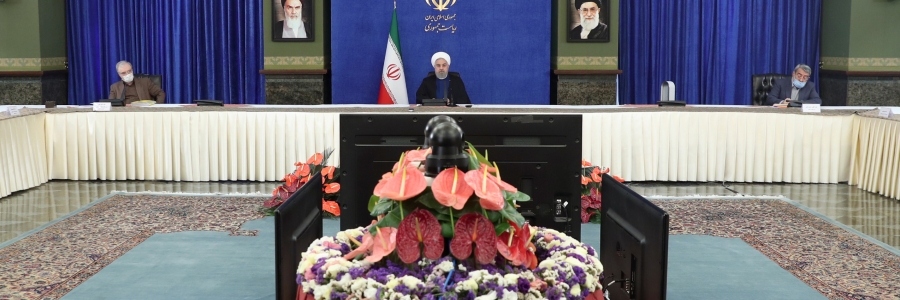بخش اقتصادی کشور تلاش بسیار زیادی انجام دادند. الان در جلسه گفته شد که آمار وضع اقتصادی آلمان از طریق مسوولین آنجا اعلام شده که امسال منهای 5.2 درصد اقتصاد آنها کوچک می‌شود و رشد اقتصادی آنها منفی هست.
نگاه کنید یک کشور پیشرفته با همه امکاناتی که دارد شرایطش معلوم است نه تحریمی نه مشکلی هست. آنها در این شرایط الان قرار دارند و حتما اقتصاد ما شرایط بهتری از این رقم خواهد  داشت. حتی امیدواریم که بدون نفت و حتی با نفت ما تا پایان سال احتمالا یا مثبت شود یا اگر هم منفی شود خیلی پایین‌تر از این رقم‌هایی است که الان برای آلمان اعلام شده است. بنابراین بخش اقتصادی کشور همه این بخش‌های اقتصادی کار بسیار عظیم و بزرگی کردند در تولید کشور و نیازمندی‌های کشور و همچنین در بخش خدمات کار عظیم و بزرگی انجام گرفته است.
