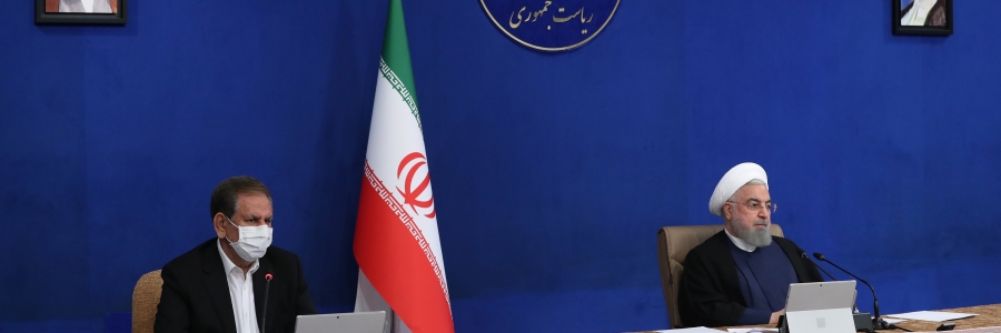 در همین روز یکشنبه‌ای که ماه ربیع‌المولود آغاز شد تحریم تسلیحاتی ایران هم برداشته شد و این برای مردم ما بسیار مهم بود نه از این نظر که ما از لحاظ مقررات سازمان ملل امروز آزاد هستیم اسلحه بخریم، آزاد هستیم اسلحه بفروشیم که البته به جای خود این مساله هم بسیار مهم است اما از این مهم‌تر اینکه منطق حق و حقیقت و منطق قانون و منطق عقلانیت بر زور و قلدری پیروز شد، این مساله مهم است. 
سالها آمریکایی‌ها تلاش کردند برای اینکه ملت ایران را از حقوق خودشان محروم کنند، اصلا مهم نیست که ما چقدر اسلحه می‌خریم یا می‌فروشیم مهم این است که ما باید به حق خود برسیم. ملت ایران باید آزاد باشد اگر خواست سلاحی نیاز داشت بخرد باید آزاد باشد، اگر سلاحی خواست بفروشد. حقِ مردم احقاق حقوق مردم، بسیار حائز اهمیت بود و در روز یکشنبه در واقع معلوم شد توطئه‌های آمریکا در طول این 4 سال گذشته توطئه ناموفقی بود.
