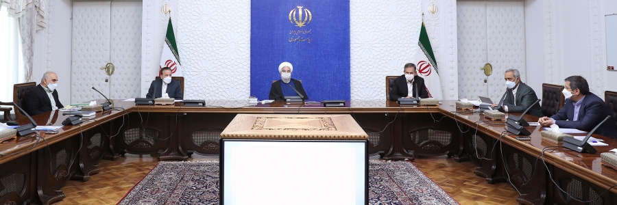 دعم سوق الاستثمار من السیاسیات المبدئیة و المتواصلة للحکومة الایرانیة/ یجب توفیر أرضیات و تمهیدات لازمة للتواجد و الشراکة بالتعاون مع الثقة الشعبیة فی سوق الاستثمار/ تسییس سوق الاستثمار و تدخل النشطاء السیاسیین فی هذا المضمار بعیدا عن الخبرة و التجربة و اظهار الآراء غیر السلیمة بشأن البورصة من مشاکل سوق الاستثمار/ شدد علی ضرورة ‌دعم الادارة المبرمجة لسوق الاستثمار من قبل لجنة البورصة