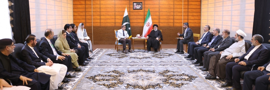 دکتر رئیسی: راه‌اندازی بازارچه‌های مرزی و تبادل برق میان ایران و پاکستان زمینه‌ساز تحکیم روابط دو کشور است/ تاکید بر آمادگی ایران برای توسعه روابط با پاکستان در بخش‌های مختلف تجاری، صنعتی، کشاورزی و علم و فناوری/ شهباز شریف: پاکستان مصمم به ریشه‌کنی ناامنی در مناطق مرزی است