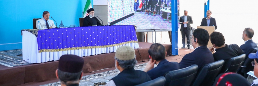 آیت‌الله رئیسی: ایران و پاکستان روابط عمیقی دارند و امروز اراده دو کشور بر ارتقای سطح این روابط است/ همکاری بین ایران و پاکستان می‌تواند امنیتی پایدار و پیشرفت را در منطقه و برای دو کشور رقم بزند/ نخست وزیر پاکستان: روابط ایران و پاکستان فراتر از همسایگی روابطی خویشاوندی است/ قدردانی از پیگیری‌های آیت‌الله رئیسی برای تسریع در اجرای پروژه انتقال برق به پاکستان