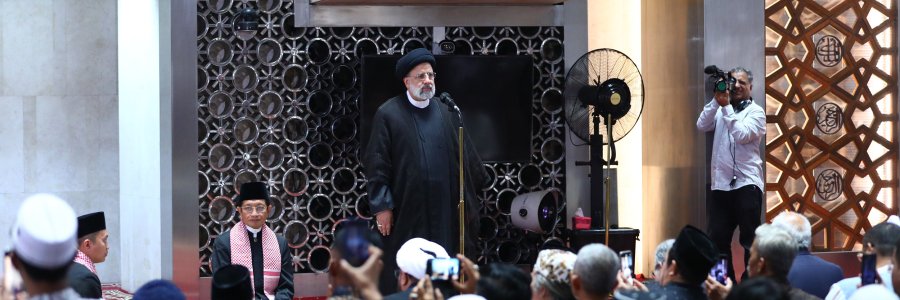 مساجد علاوه بر محل تجمع و عبادت، باید جلوه‌گاه مسئولیت‌های اجتماعی مسلمانان نیز باشد/ اگر بصیرت باشد، دشمن نمی‌تواند با پرچم «لااله الاالله» جوانان ما را فریب داده و جنایات بزرگ رقم بزند/ امروز مسلمانان با وجود تلاش دشمن برای ایران‌هراسی، می‌دانند بهترین دوست آنها ایران اسلامی است

