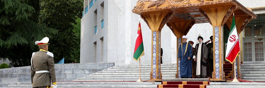 استقبال رسمی آیت‌الله رئیسی از سلطان عمان