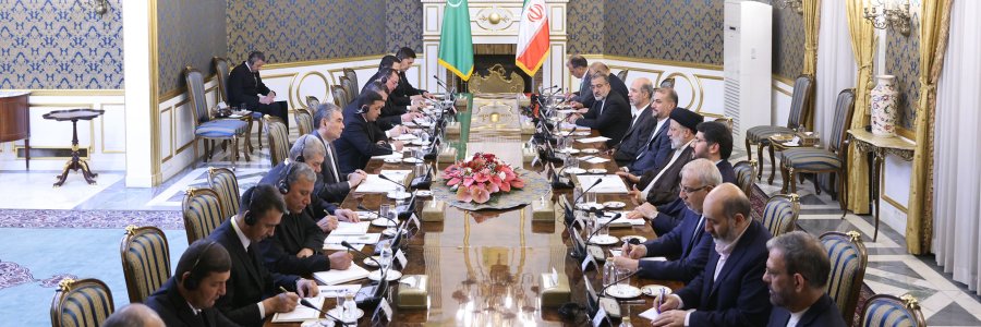 آیت‌الله رئیسی: همکاری‌های تهران و عشق‌آباد در دو سال اخیر و با اراده ایران برای تقویت روابط همسایگی، از رشد چشمگیری برخوردار شده است/ سیاست ایران در منطقه ایجاد و تقویت صلح، ثبات و امنیت است/ بردی محمداف: ترکمنستان حامی سیاست‌های جمهوری اسلامی ایران در زمینه تثبیت صلح و ثبات منطقه بوده و هست/ همکاری دو کشور در ساخت سد دوستی به عنوان یک الگو در زمینه همکاری‌های منطقه‌ای با قوت تداوم خواهد یافت
