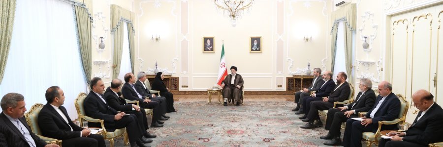 سفرا فرمایشات رهبری درباره راهکارهای عمل بر مبنای اصل یکپارچه عزت، حکمت و مصلحت را کاملا مدنظر داشته باشند/ رویکرد دولت مردمی معطوف به بازگرداندن تعادل به سیاست خارجی است/ از ظرفیت‌های سازمان‌های منطقه‌ای به بهترین شکل برای گسترش همکاری‌ها و مناسبات بهره بگیرید