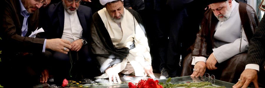 دکتر رئیسی مزار شهید سلیمانی و گلزار شهدای کرمان را زیارت کرد