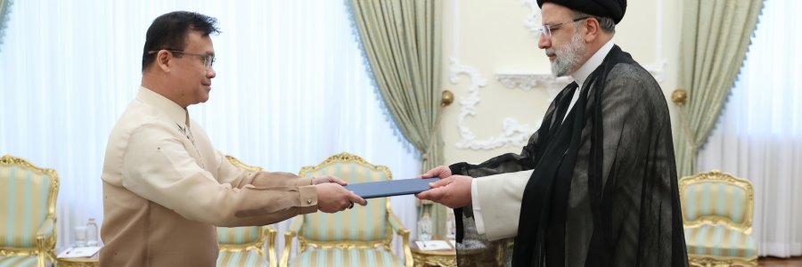 دریافت استوارنامه سفیر جدید « فلیپین »