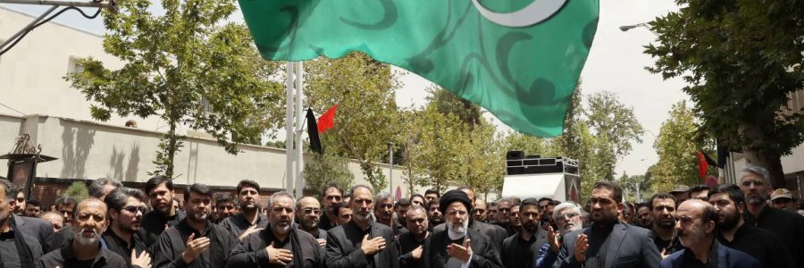 آنچه در عاشورا از سوی امام حسین (ع) صورت گرفت، درباره مسائل جهان امروز نیز دلالت دارد/ موظفیم در صف‌بندی امروز جبهه حق و باطل رسالت خود را در  راه حق به انجام برسانیم/ صداقت، پاکی، تقوای الهی، رویکرد جهادی و تحولی و گره‌گشایی، انتظارات به‌حق مردم از نهاد ریاست جمهوری است