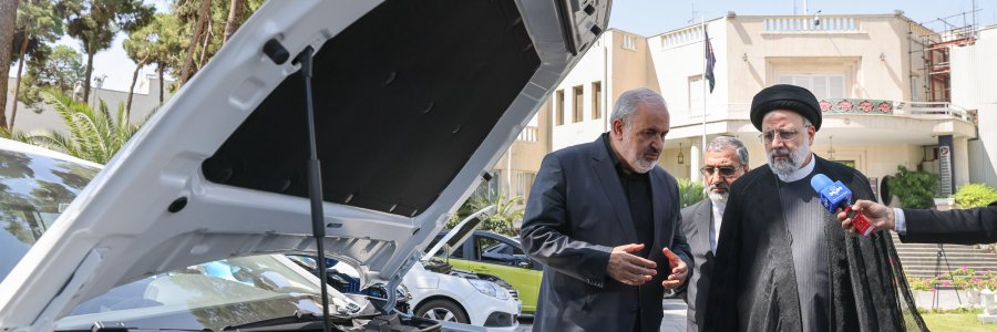 بازدید رئیس جمهور از انواع خودروهای برقی هیبریدی
