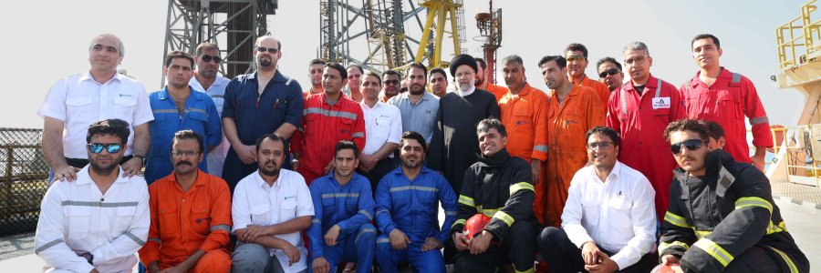 حضور دکتر رئیسی روی سکوی تولید گاز فاز 11 میدان پارس جنوبی/ آغاز عملیات تولید گاز از ایرانی‌ترین فاز میدان عظیم پارس جنوبی بعد از 20 سال وقفه