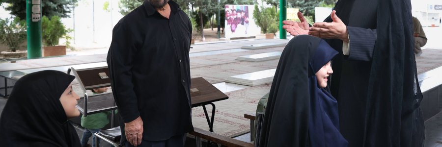 حضور در یادمان شهدای گمنام شهرک شهید محلاتی