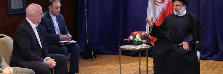 دکتر رئیسی: فوتبال یکی از بسترهای مناسب برای نزدیکی بیشتر و توسعه روابط کشورها است / تاکید بر توجه به اخلاق حرفه‌ای و مراقبت از اعمال نفوذ سیاسیون در این ورزش پرطرفدار / اینفانتینو: قدردان اهتمام دولت ایران برای توسعه ورزش به‌ویژه فوتبال در این کشور هستیم / پیشنهاد رئیس فیفا برای برگزاری مسابقه ستارگان جهان با ستارگان ایران
